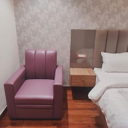 Hotel Sharma Regency ลัคเนา ภายนอก รูปภาพ