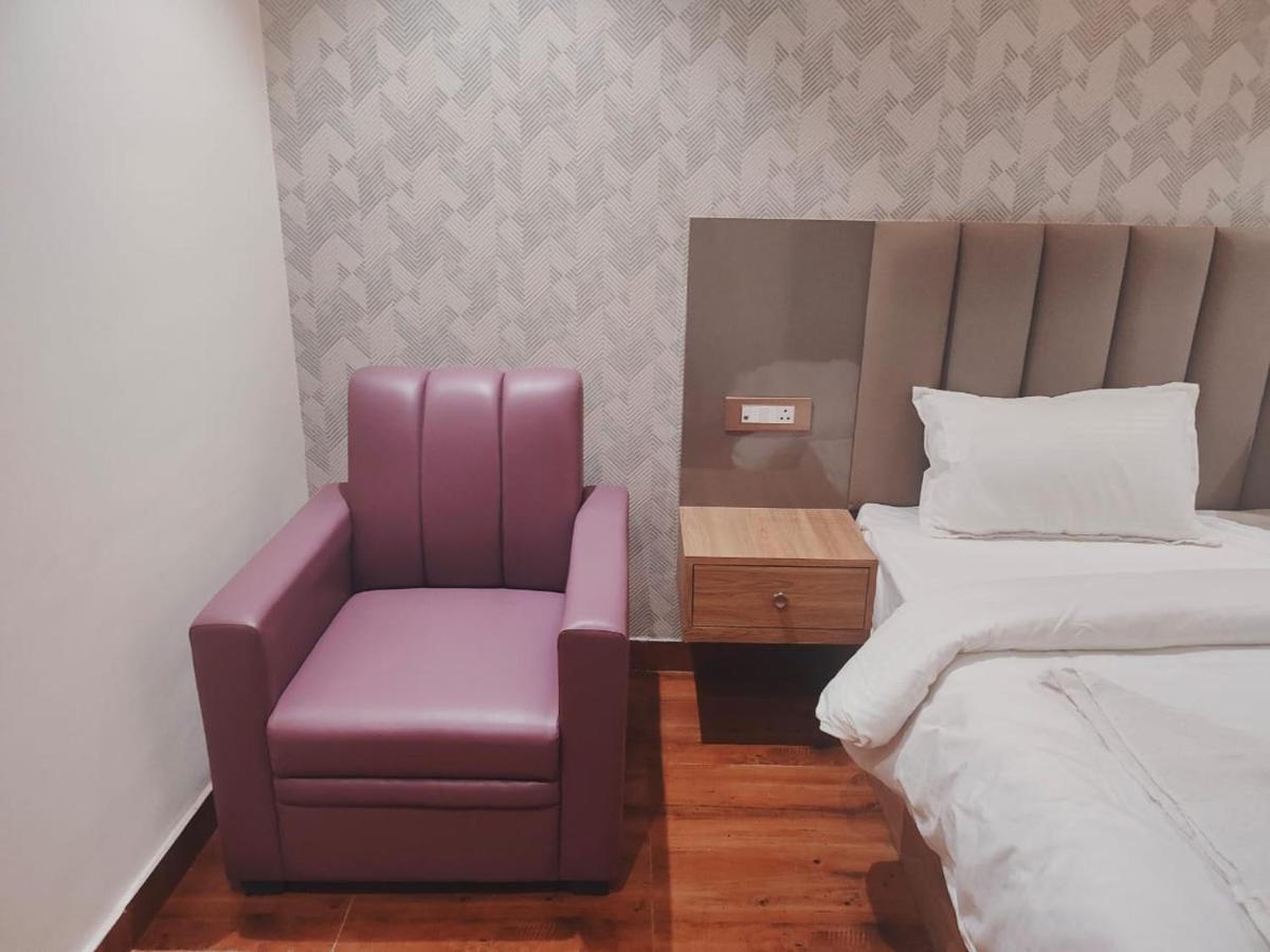Hotel Sharma Regency ลัคเนา ภายนอก รูปภาพ