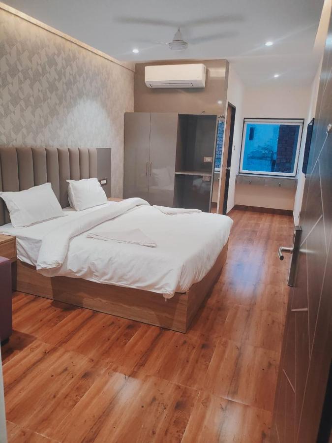 Hotel Sharma Regency ลัคเนา ภายนอก รูปภาพ