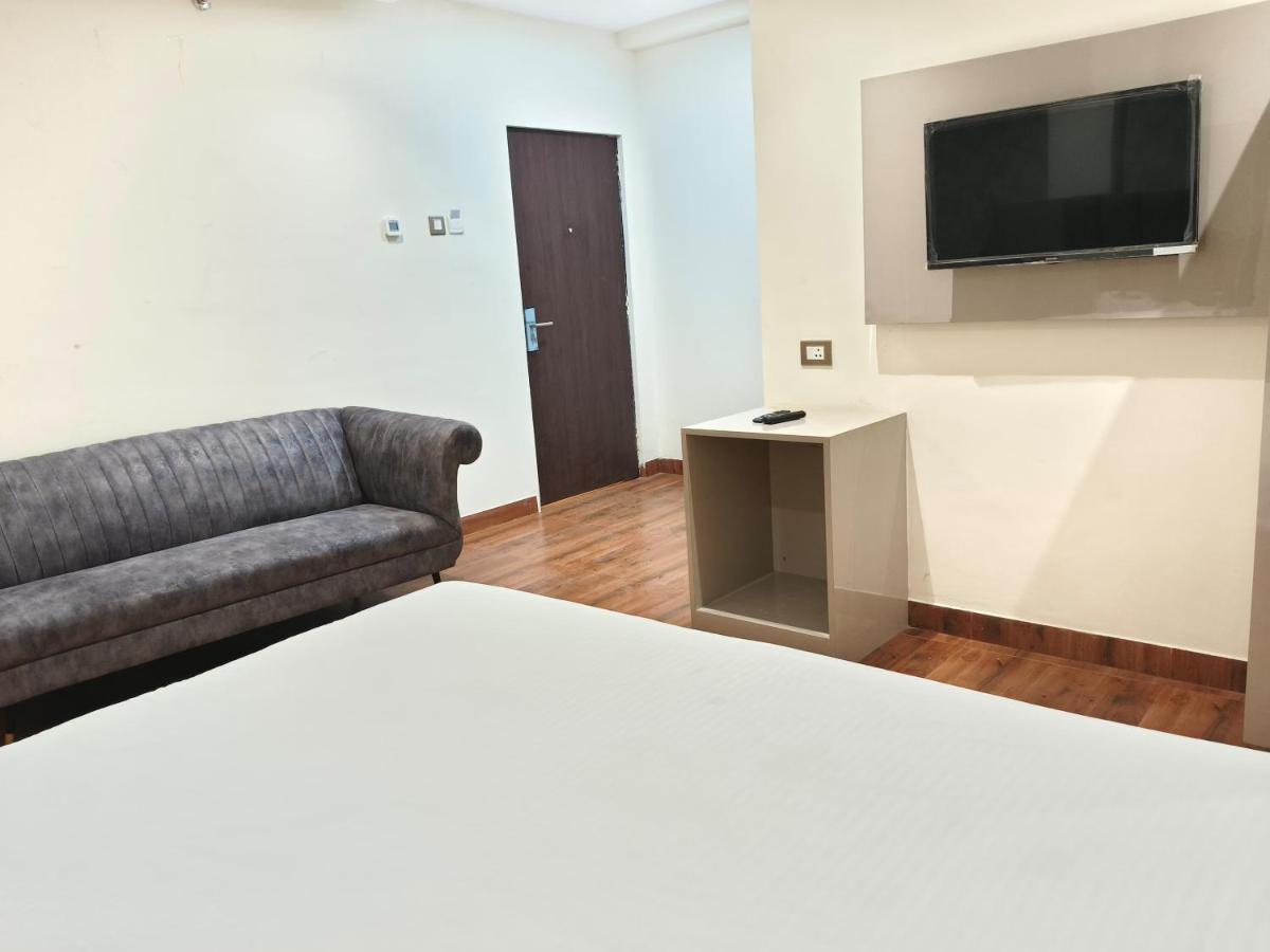 Hotel Sharma Regency ลัคเนา ภายนอก รูปภาพ